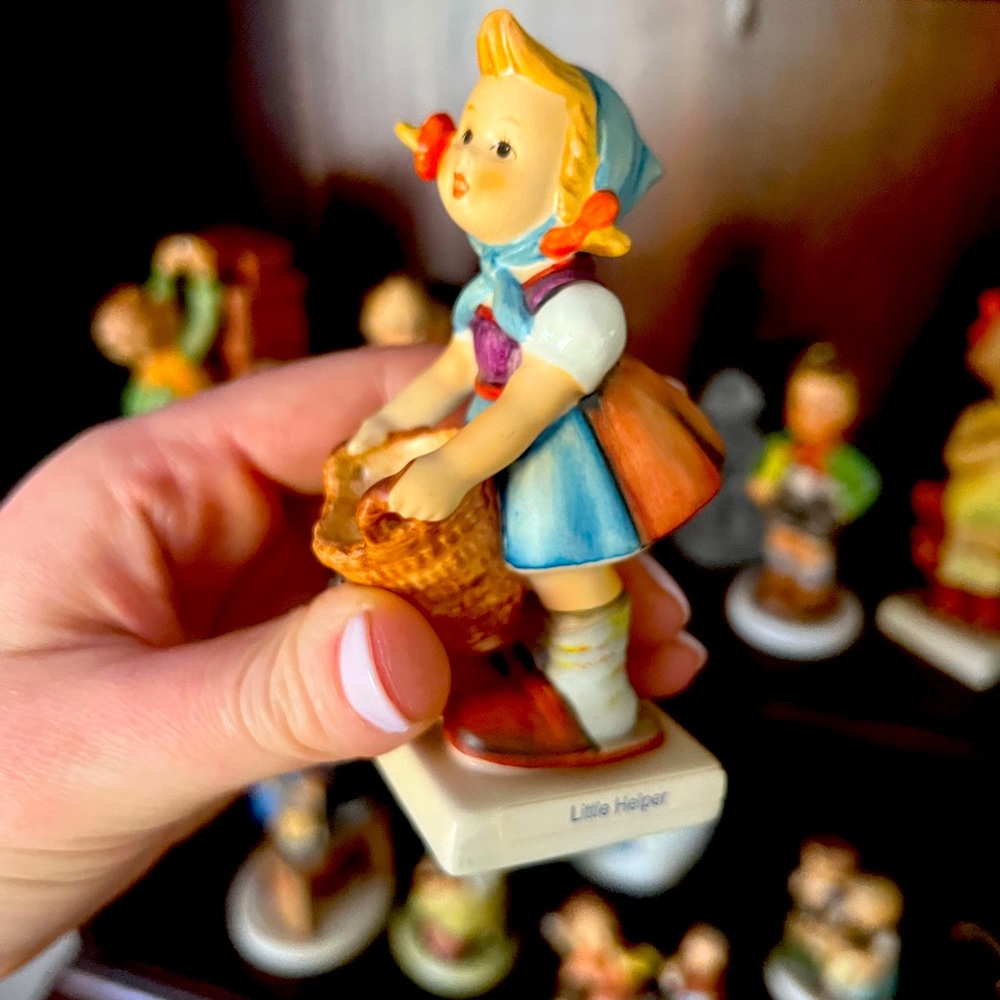 hummel figurine - little helper